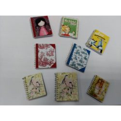 Ociomodell - Cuaderno espiral toilet granate. Accesorio tanto para escenas como para casas de muñecas. Hecho artesanalmente. Escala 1:12.