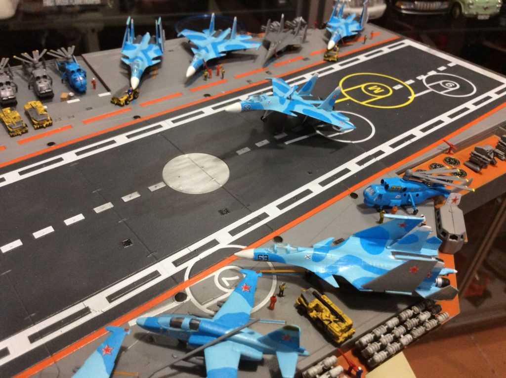 Portaavones - Cedido por - Ricardo Yubero - Admiral kutnesov. Escala 1:350- ociomodell.com