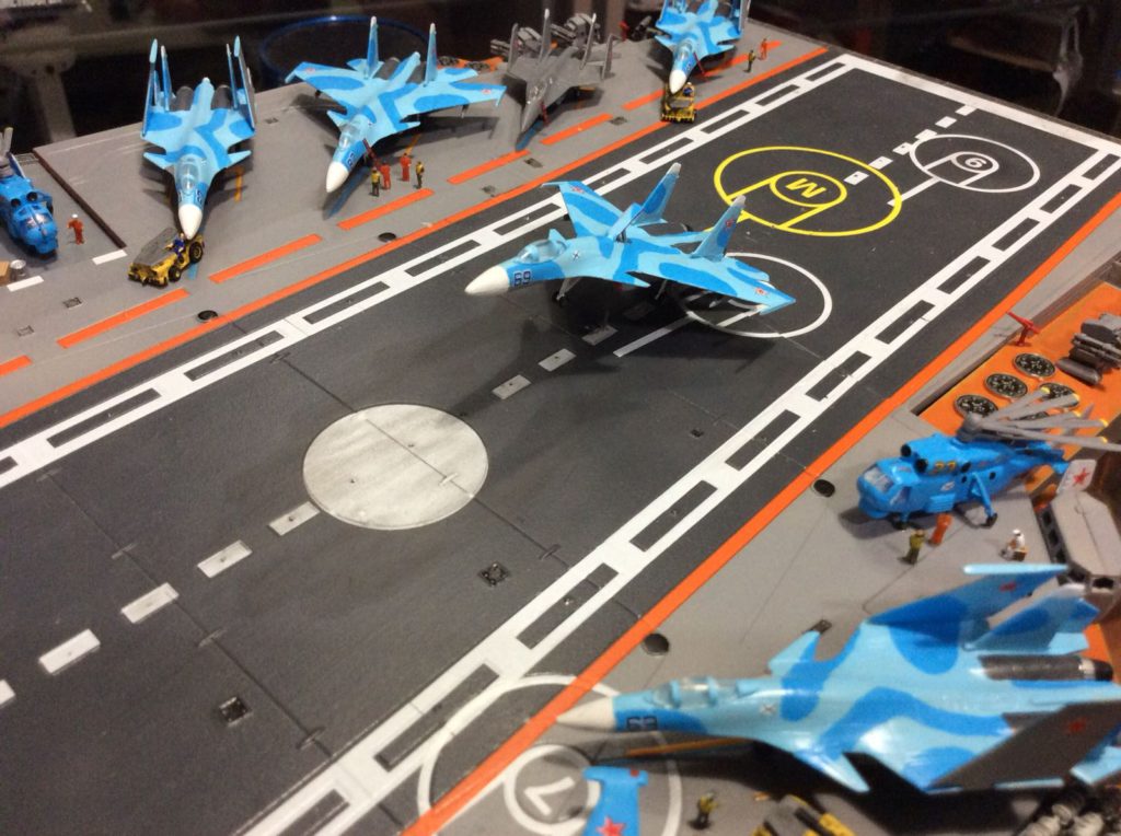 Portaavones - Cedido por - Ricardo Yubero - Admiral kutnesov. Escala 1:350- ociomodell.com