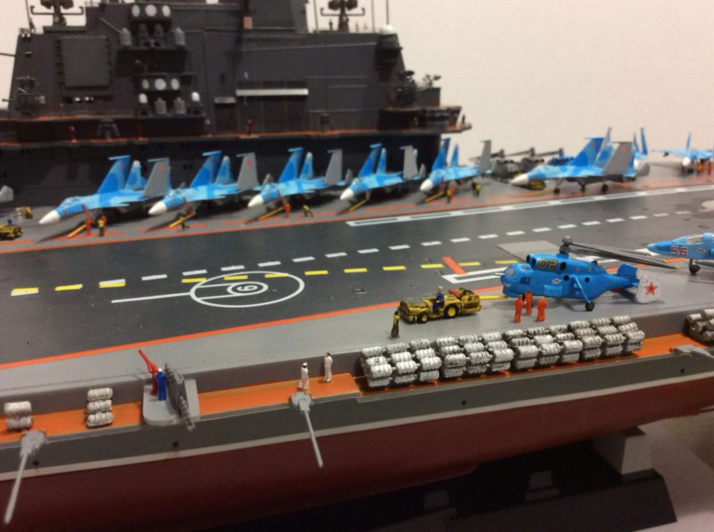 Portaavones - Cedido por - Ricardo Yubero - Admiral kutnesov. Escala 1:350- ociomodell.com