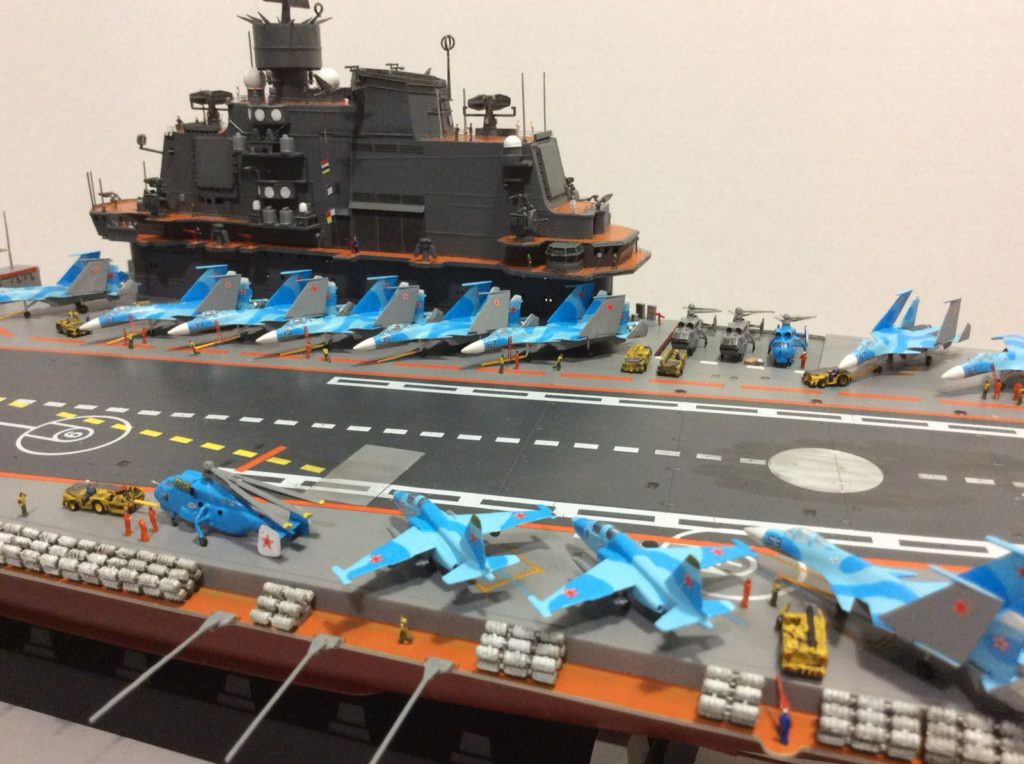 Portaavones - Cedido por - Ricardo Yubero - Admiral kutnesov. Escala 1:350- ociomodell.com