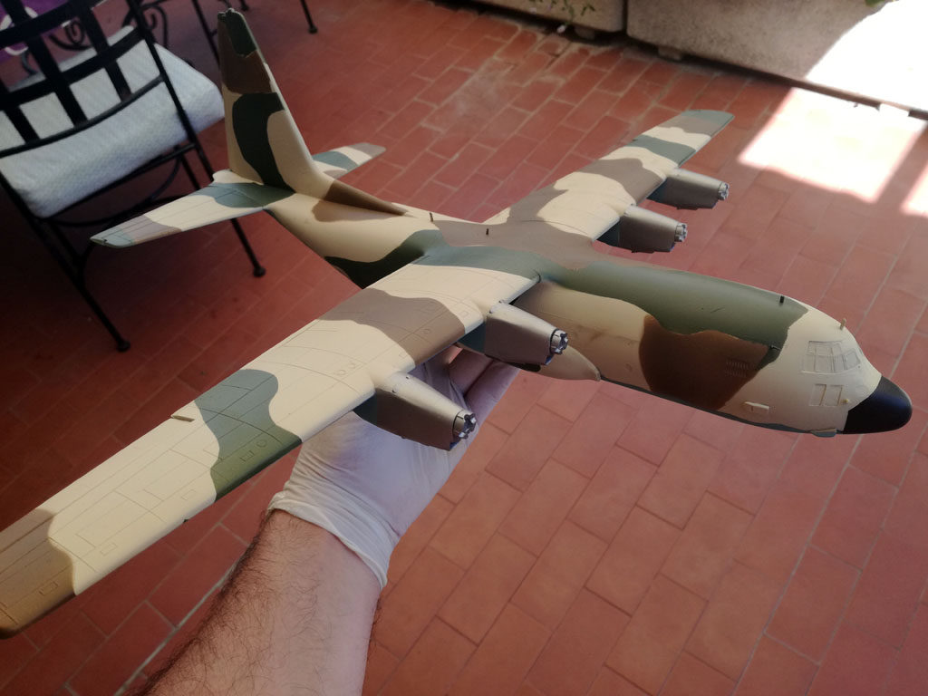 Hercules C-130 3 Hércules C-130, español de camuflaje, escala 1/72 de airfix, con calcas de tren militaría. Hecho por David Perez.