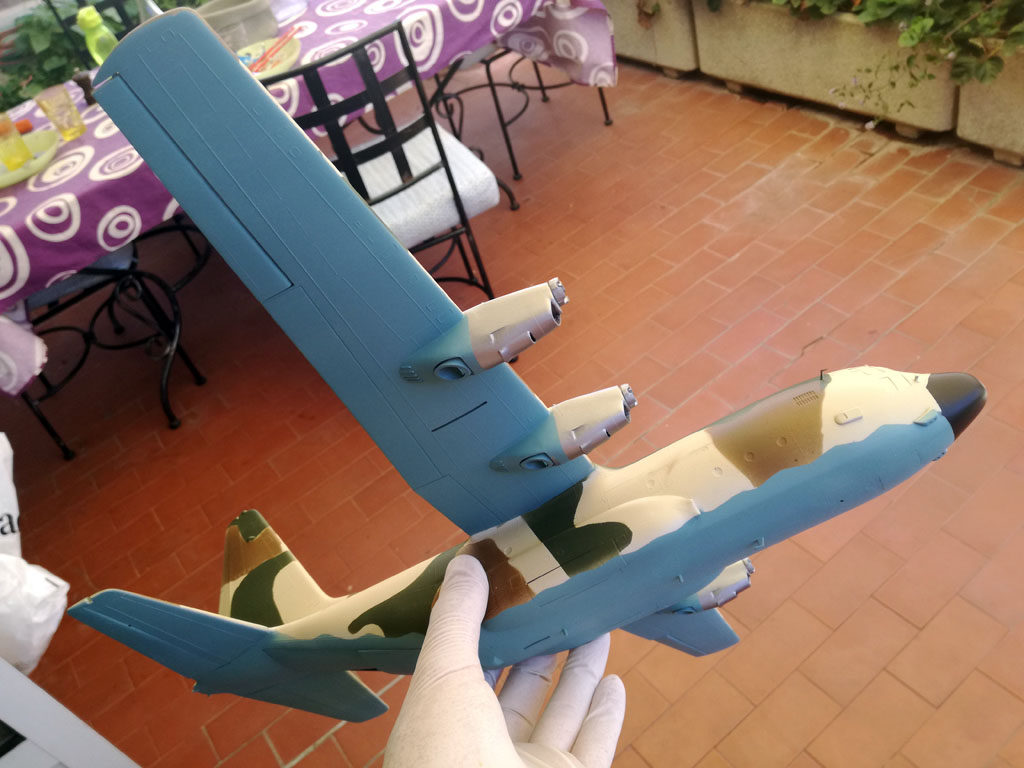 Hercules C-130 1 Hércules C-130, español de camuflaje, escala 1/72 de airfix, con calcas de tren militaría. Hecho por David Perez.