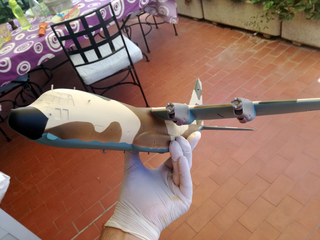 Hercules C-130 6 Hércules C-130, español de camuflaje, escala 1/72 de airfix, con calcas de tren militaría. Hecho por David Perez.