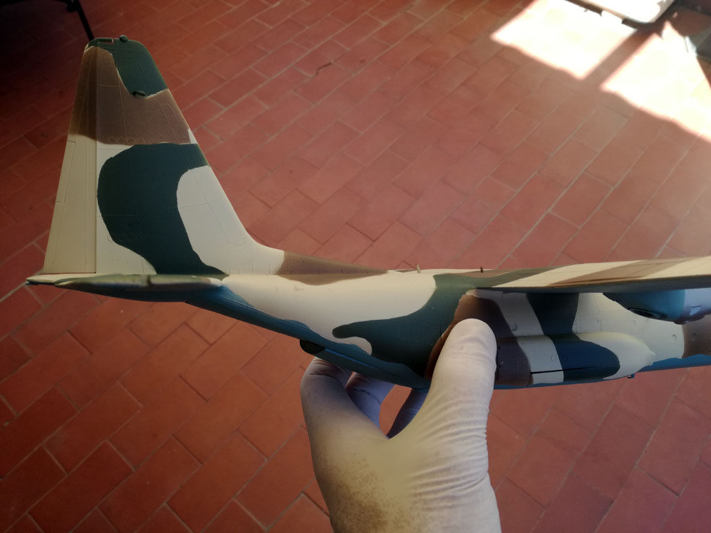 Hercules C-130 5 Hércules C-130, español de camuflaje, escala 1/72 de airfix, con calcas de tren militaría. Hecho por David Perez.