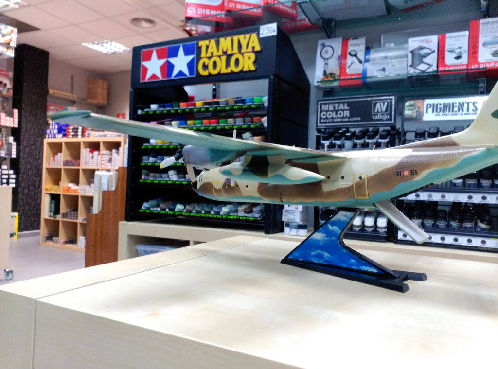 Hercules C-130 11 Hércules C-130, español de camuflaje, escala 1/72 de airfix, con calcas de tren militaría. Hecho por David Perez.