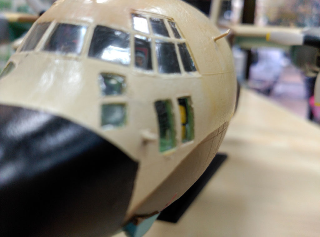 Hercules C-130 2 Hércules C-130, español de camuflaje, escala 1/72 de airfix, con calcas de tren militaría. Hecho por David Perez.