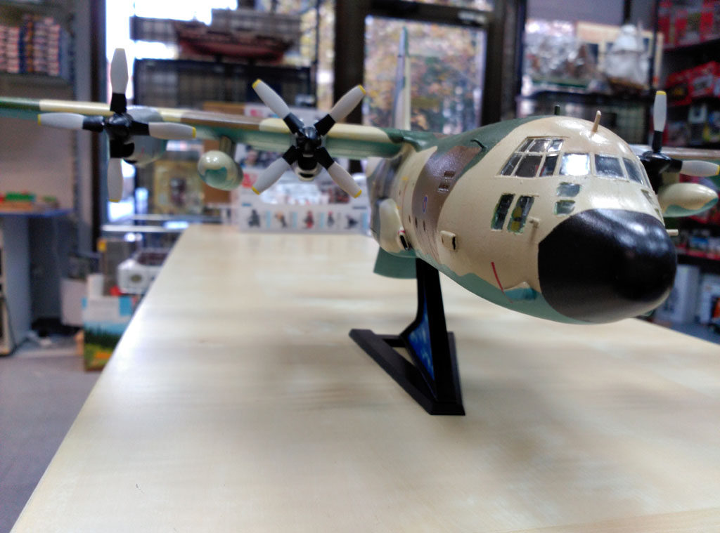 Hercules C-130 7 Hércules C-130, español de camuflaje, escala 1/72 de airfix, con calcas de tren militaría. Hecho por David Perez.