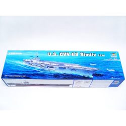 U.S. CVN-68 Nimitz aircraft carrier 1975. Escala: 1:350. Marca: Trumpeter. Ref: 05605