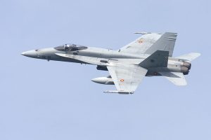 Caza F/A-18A “HORNET”, Monoplaza. Con Calcas Españolas. Escala 1:48. Marca Hobby boss. Ref: 80320E, parte fundamental de la capacidad de combate aéreo de la Fuerza Aérea Española, avión de combate / ataque multi-misión 2 Spanish Hornet from Torrejon taking off and banking to the left. Frisian Flag at Leeuwarden, 14 April 2015. - Rob Schleiffert from Holland