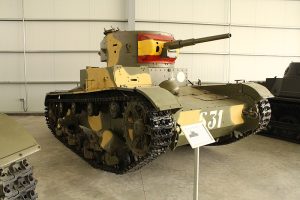 Tanque ligero T-26B, conocido en España como "Vickers". Fabricado en la URSS a partir de 1933, 281 unidades de este tanque llegaron a España durante la Guerra Civil, entre octubre de 1936 y marzo de 1938, sirviendo inicialmente en el bando republicano. 150 tanques T-26B fueron usados por los republicanos en la Batalla de Brunete en julio de 1937