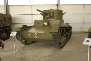 Tanque ligero T-26B, conocido en España como "Vickers". Fabricado en la URSS a partir de 1933, 281 unidades de este tanque llegaron a España durante la Guerra Civil, entre octubre de 1936 y marzo de 1938, sirviendo inicialmente en el bando republicano. 150 tanques T-26B fueron usados por los republicanos en la Batalla de Brunete en julio de 1937, la mayor batalla de tanques de esa contienda. - Museo de Unidades Acorazadas de El Goloso