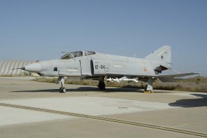 Calcas del Phantom II F-4C 12-54, decoración "plata ALA 12". Escala 1:48. Marca Trenmilitaria. Ref: 000_4776, avión de combate táctico diseñado principalmente para misiones de superioridad aérea, ataque a tierra y reconocimiento 2 El RF-4C CR.12-55 recien pintado tras su reactivación, podrá realizar, además de misiones de reconocimiento, de combate aéreo al habérsele dotado de los sistemas para portar y disparar misiles. - https://fly-news.es/defensa-industria/ejercito-del-aire-espanol-reactivara-cazas-retirados/