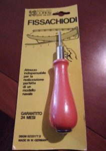 Clavaclavos, fissachiodi. Marca Corel. Ref: VR0800Z