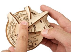 Curvímetro – kit educativo modelo mecánico. Madera contrachapada, Kit de montaje. Marca Ugears. Ref: 70138.