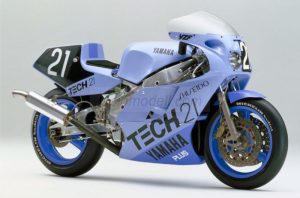 yamaha fzr750 ow74 patrocinado por tech21 8 horas de suzuka 1985 escala 124 marca fujimi ref 1413121 1 e1713213609201
