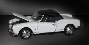 ALFA ROMEO GIULIETTA SPIDER 1300. Escala 1:24. Marca Italeri. Ref: 3653