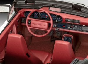 50 años del Porsche 911 G-Model . Escala 1:24. Marca Revell. Ref: 05646, Permite construir el modelo con volante a la izquierda o a la derecha, adaptándose a las preferencias de cada constructor. 4 50 años del Porsche 911 G-Model . Escala 1:24. Marca Revell. Ref: 05646