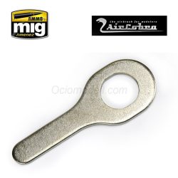 Llave para la Base de la Tapa de la Boquilla. Marca AMMO MIG. Ref: AMIG8633, está fabricada con materiales de alta calidad que garantizan su durabilidad y resistencia