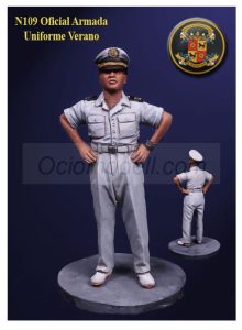 OFICIAL DE LA ARMADA UNIFORME DE VERANO, 54mm. Marca Nimix. Ref: N109, de 54mm de la marca Nimix. Se trata de una pieza en resina que captura con detalle la vestimenta y el espíritu de un oficial de la Armada en su uniforme de verano
