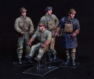 POLISH TANK CREW. Escala 1:35. Marca Miniart. Ref: 35267, incluye 4 figuras detalladas de la tripulación de tanques polacos