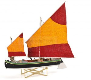 Bragozzo. Escala 1:20. Marca Amati. Ref: 1570, se caracteriza por su casco robusto y su vela única, que lo hacía ideal para navegar en las tranquilas aguas de la laguna