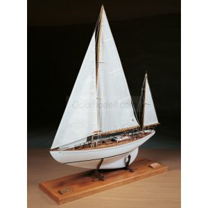 Dorade Racing Yacht, Yate de Regata. Escala 1:20. Marca Amati. Ref: 1605