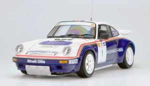 Porsche 911 SC RS patrocinado por Rothmans - Rally Internacional de Oman 1984. Escala 1:24. Marca NUNU model. Ref: 24011