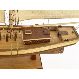 Kit de madera Everships Barco Serie Oceanic Mistral. Escala 1:80.Marca Everships. Ref: 498101