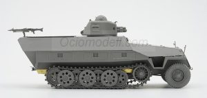 Sd.Kfz.251 Ausf.D con torreta R35. Escala 1:35. Marca Border model. Ref: BT042.