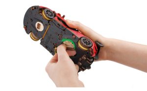 Wooden mechanical model EWA Racing car – Red, 237pz. madera contrachapada, Kit de montaje. Marca Ewa. Ref: 59500407