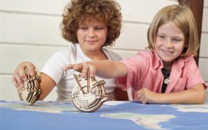 Curvímetro – kit educativo modelo mecánico. Madera contrachapada, Kit de montaje. Marca Ugears. Ref: 70138