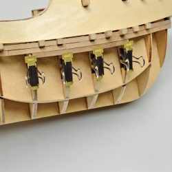 Juego de 12 abrazaderas pequeñas. Marca Amati. Ref: 7377