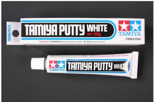 Masilla Putty white. 32 gr. Marca Tamiya. Ref: 87095