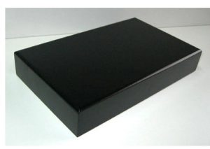 Peana de Modelismo Lacada Negra: TRG1125 2 Peana 40mm de altura, parte superior 27 X 23 cm. Realizado en MDF, lacado Negra. Marca Peanas.net. Ref: TRG1125